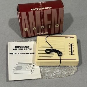 Diplomat AM FM Radio Portable Handheld Cream Vintage Retro Battery Operated